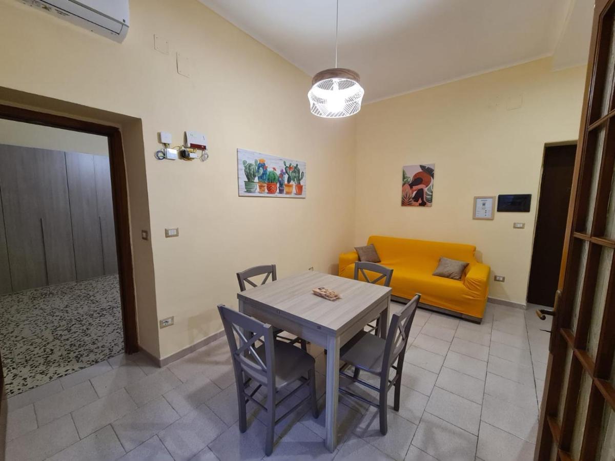 Old Bay Apartment Napoli Bagian luar foto